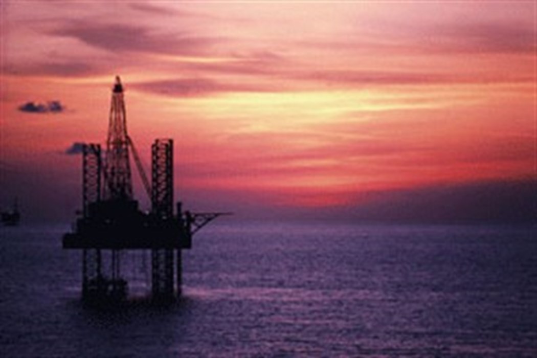 oil-jackup-rig-sunset-_resize_396x264-4610